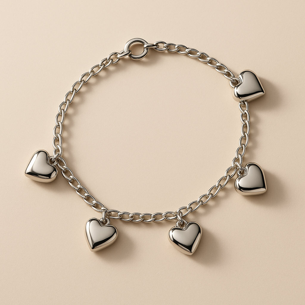 Pulseira Prateada com Pingentes de Coração