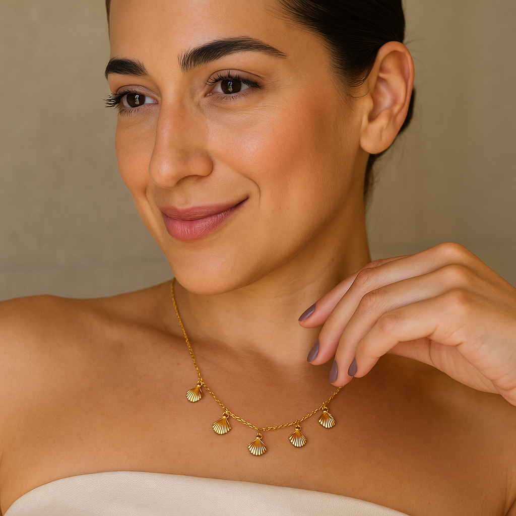 Colar Silene Dourado de Concha