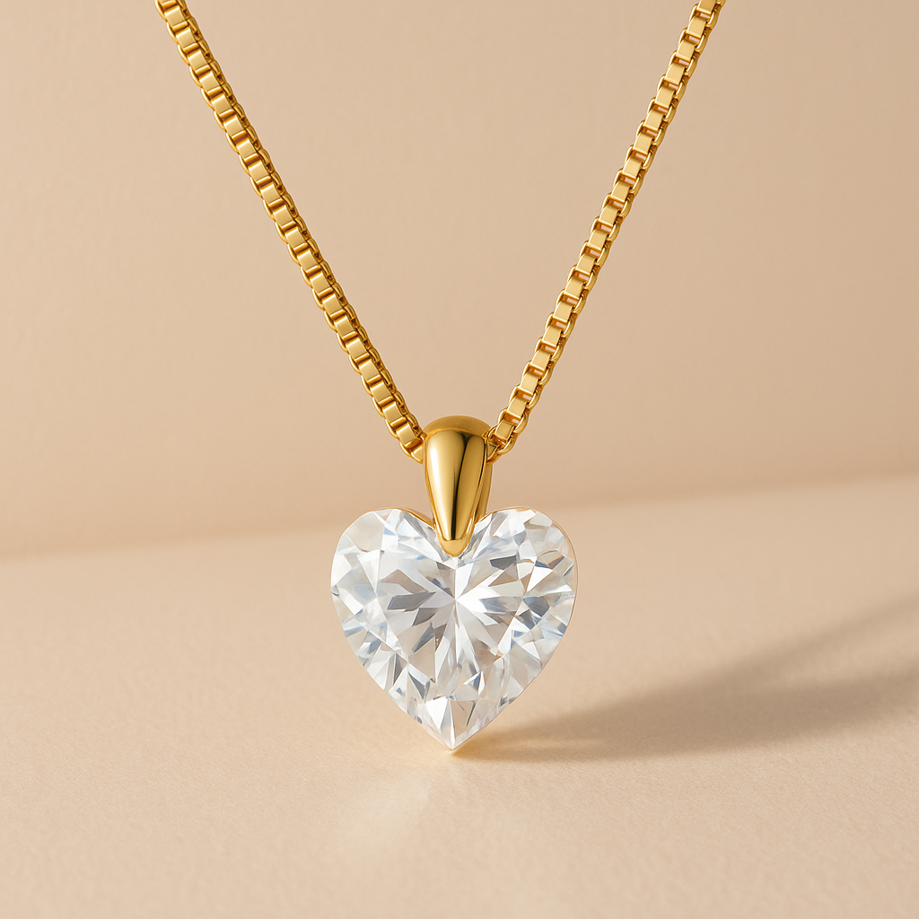 Colar Amore Dourado com Pingente de Coração em Cristal