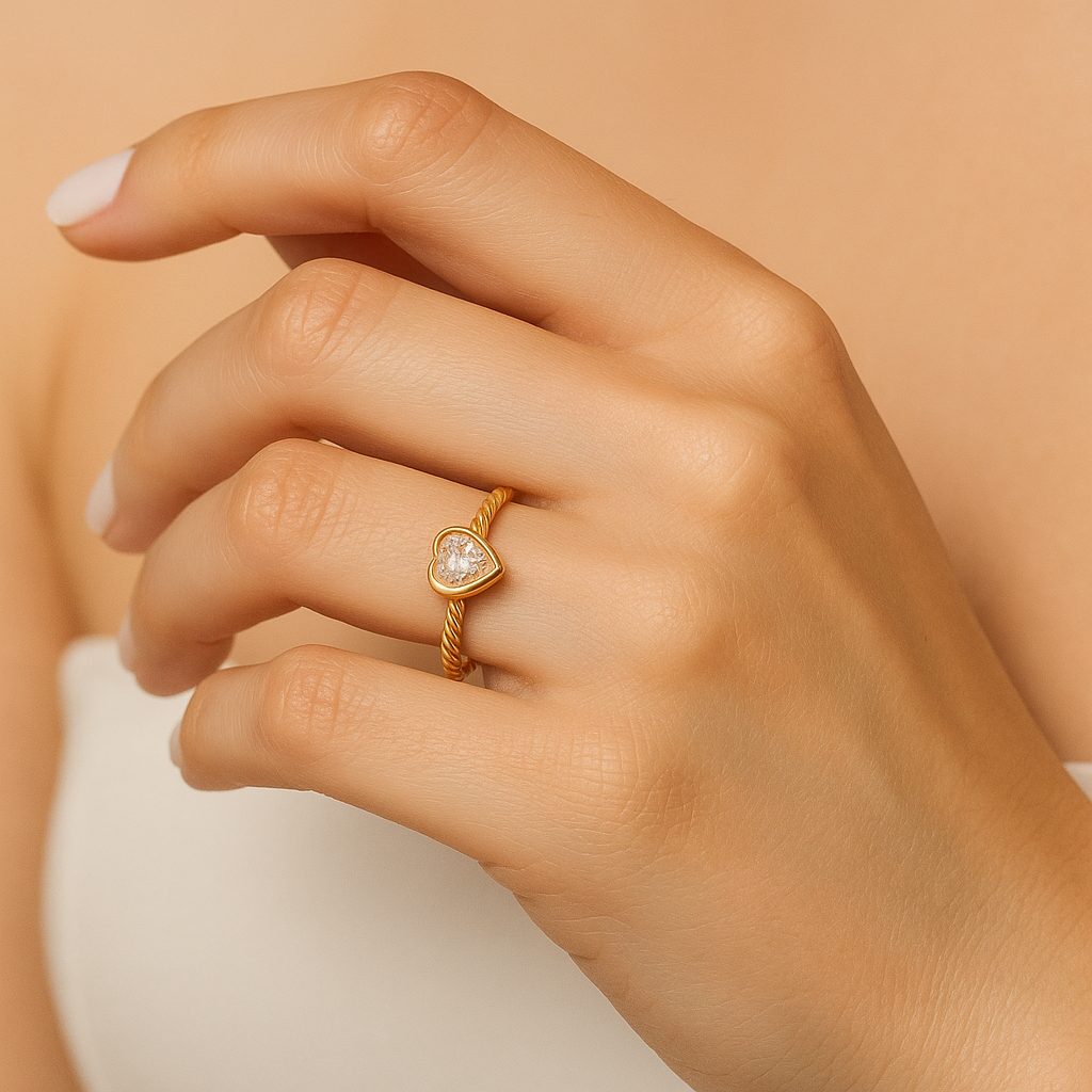 Anel Heart Dourado Solitário em Zircônia