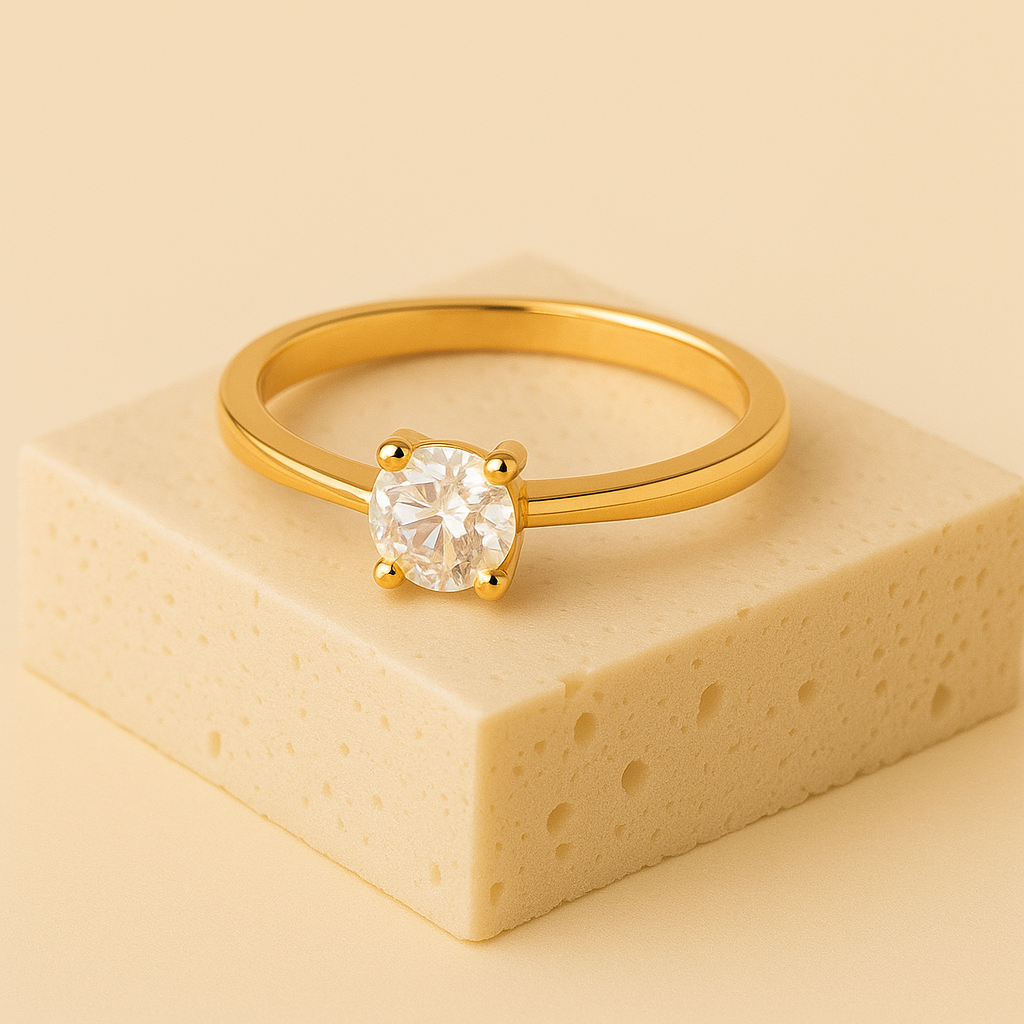 Anel Aura Solitário Dourado com Zircônia