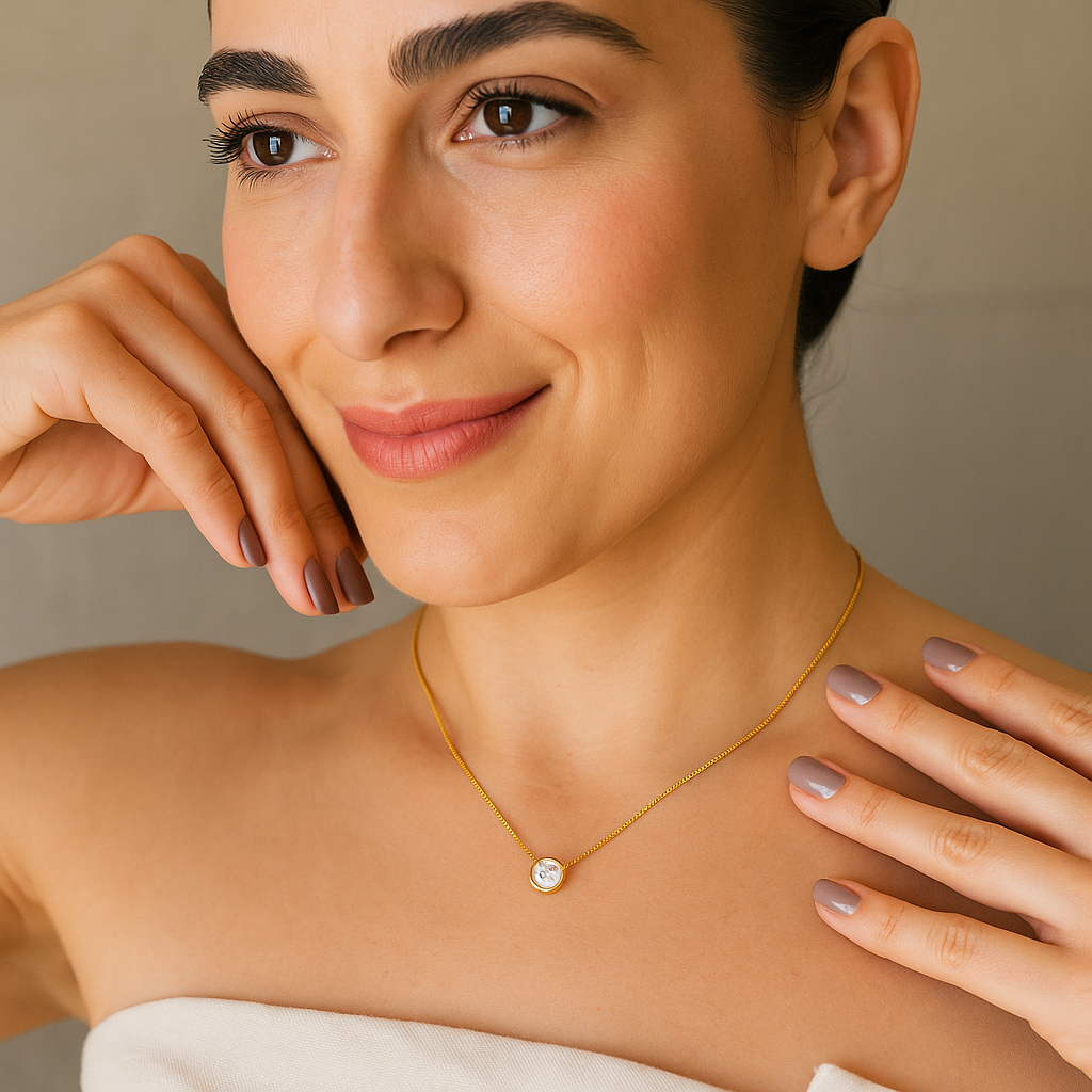 Colar Ília Dourado com Ponto de Luz em Zircônia
