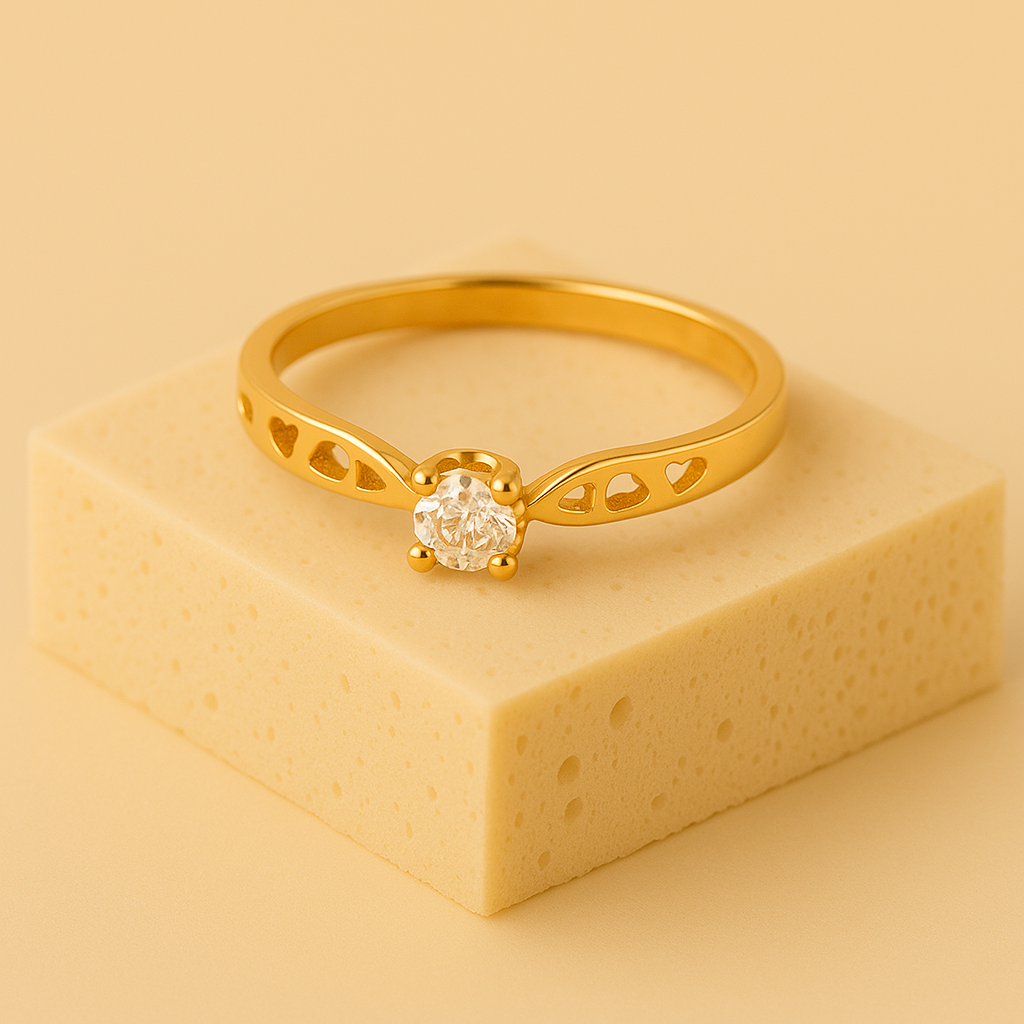 Anel Vitta Solitário Vazado Dourado com Zircônia