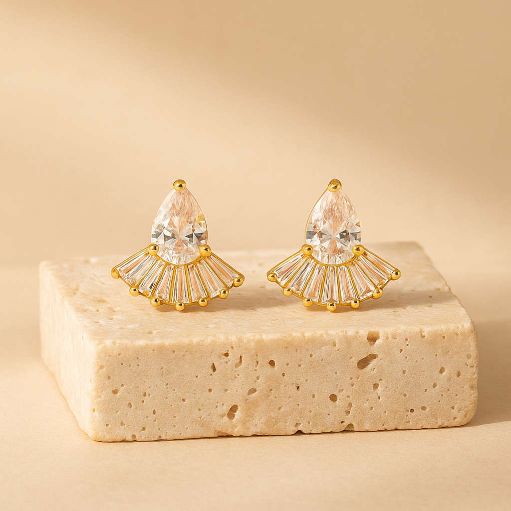 Brinco Régia Dourado Gota com Coroa e Zircônias