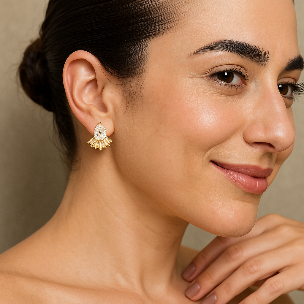 Brinco Régia Dourado Gota com Coroa e Zircônias