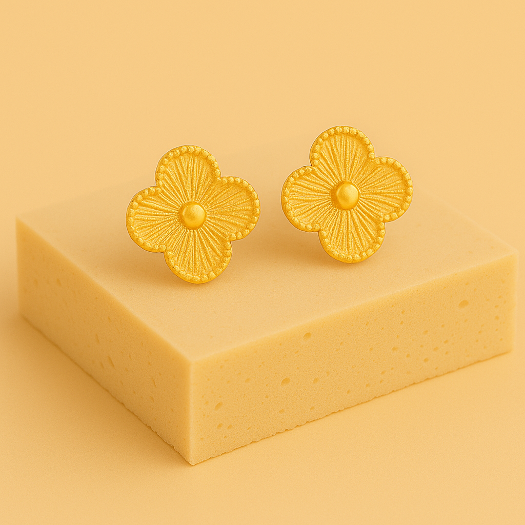 Brinco Dourado de Flor