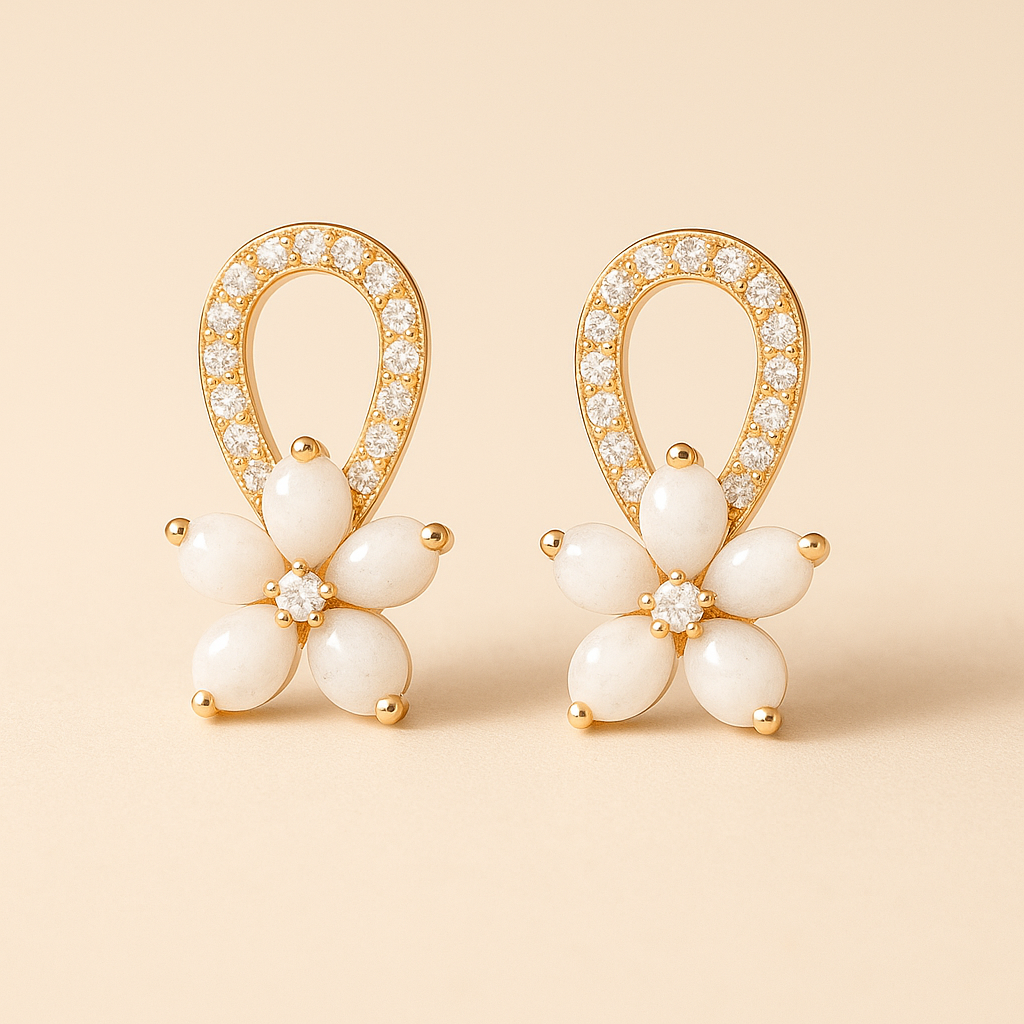 Brinco Camélia Dourado com Zircônia e Cristal
