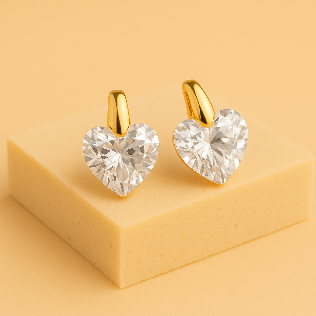 Brinco Rebeca de Coração Dourado com Zircônia