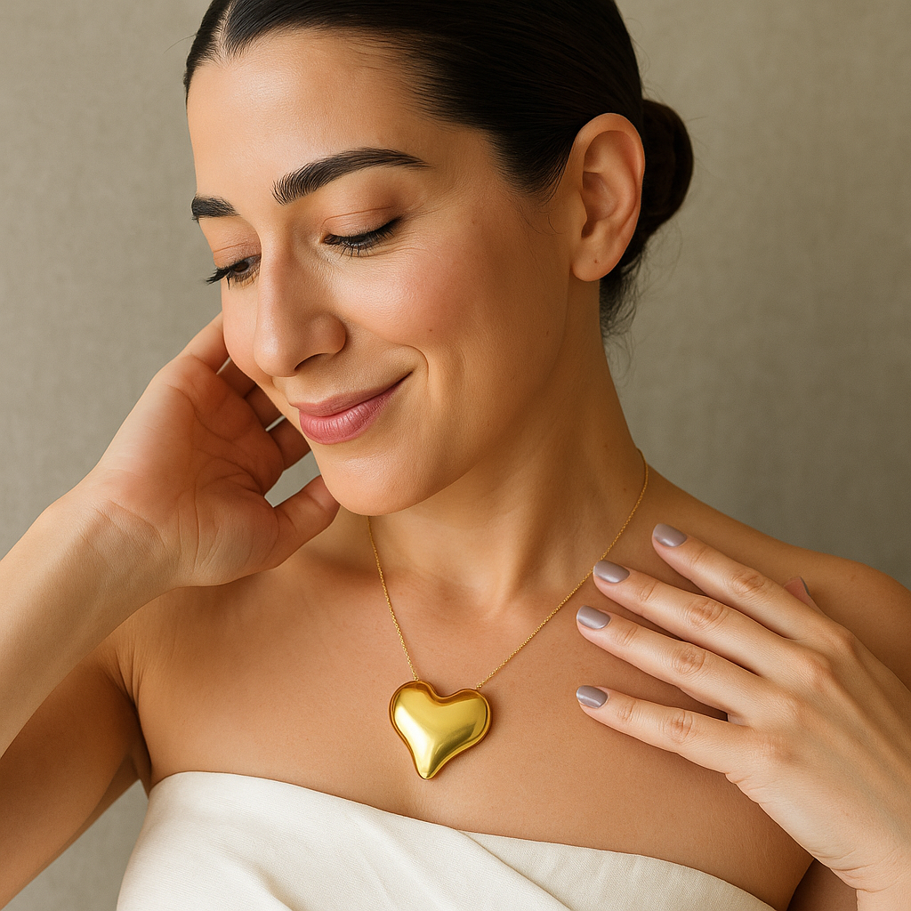 Colar Dourado de Coração Liso