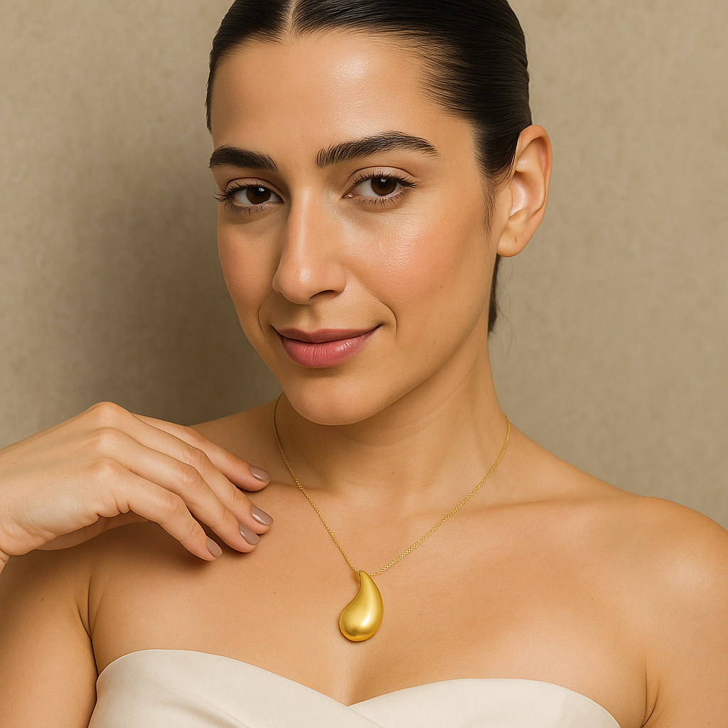 Colar Dourado de Gota Curvada