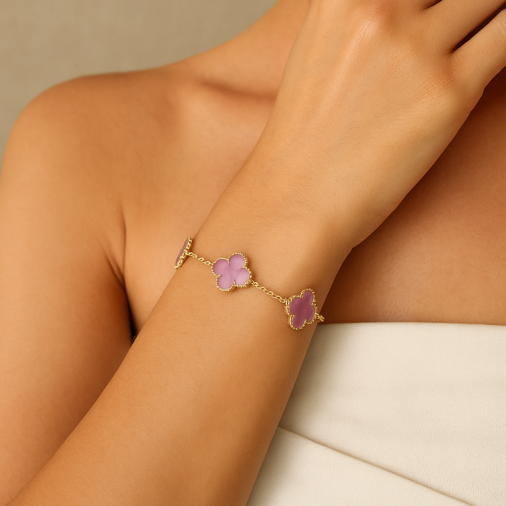 Pulseira Dourada Trevos Zircônia Rosa