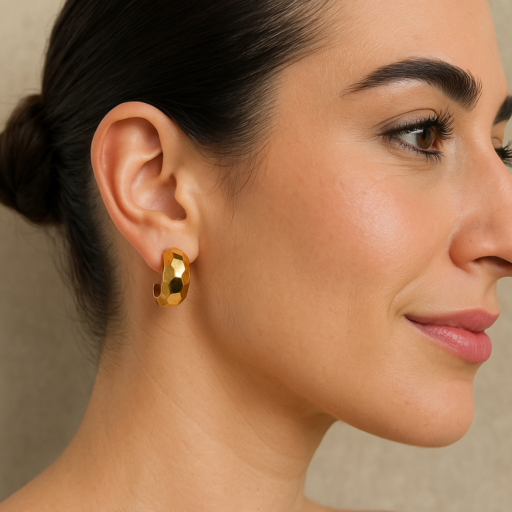 Brinco Dourado de Meia Argola Orgânico Quadrado