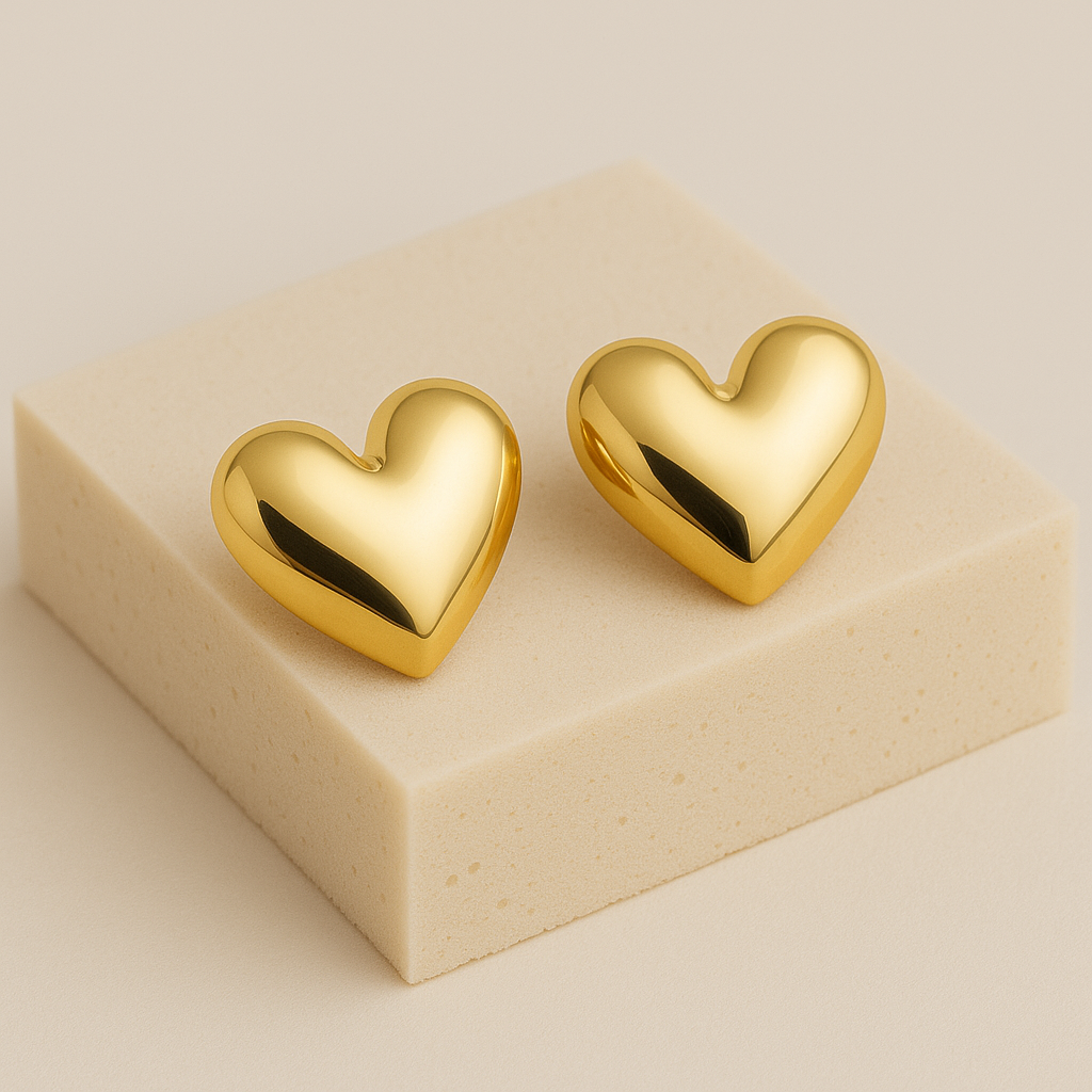 Brinco Dourado de Coração Liso