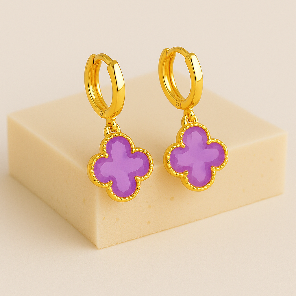 Brinco Dourado de Trevo com Zircônia Rosa