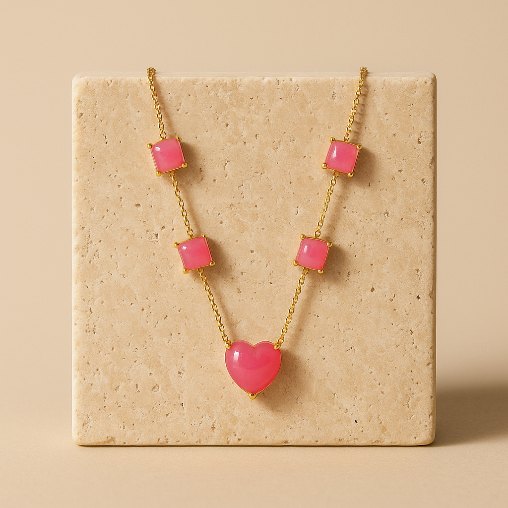 Colar Bettina Dourado com Coração Rosa