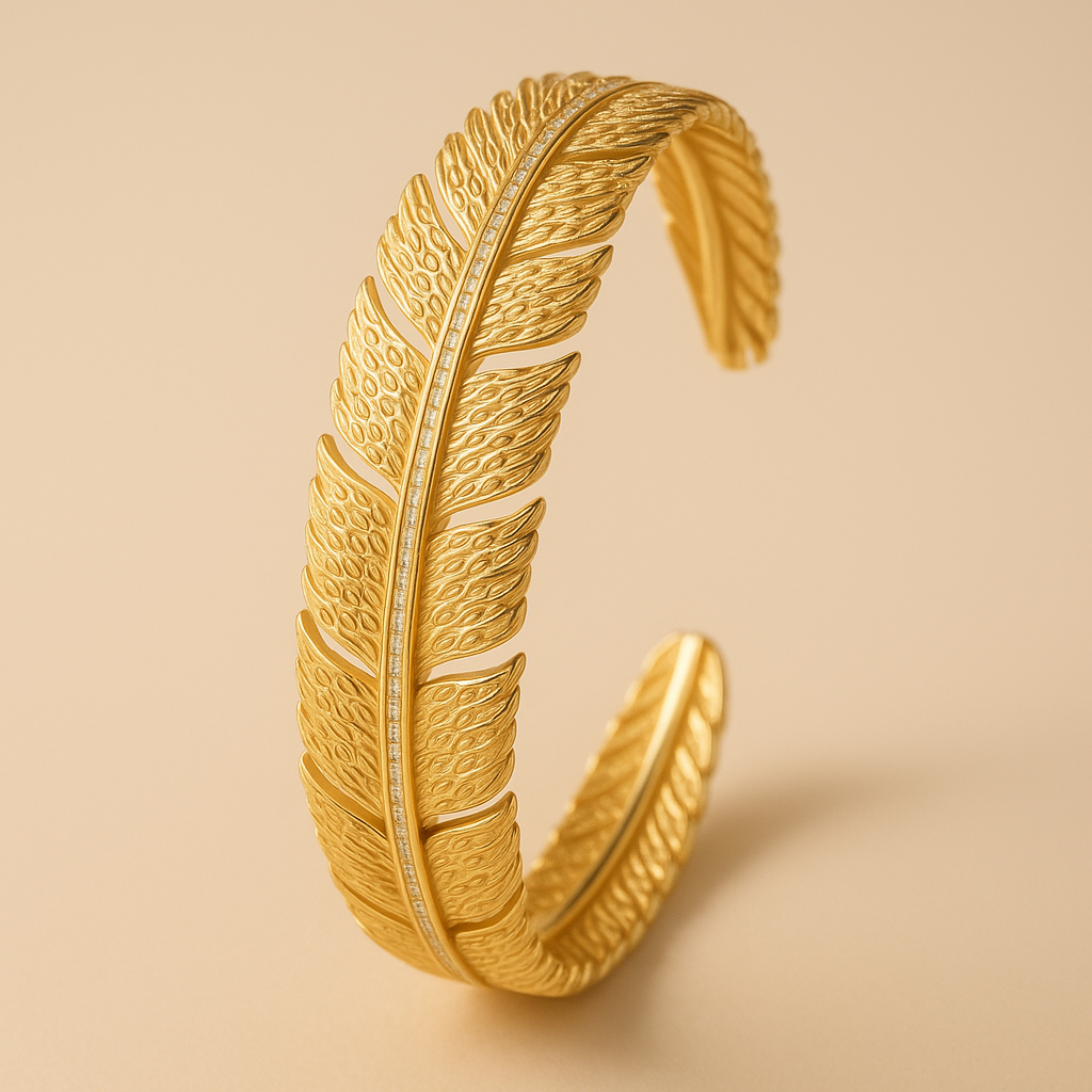 Bracelete Dourado de Pena Cravejado de Zircônia