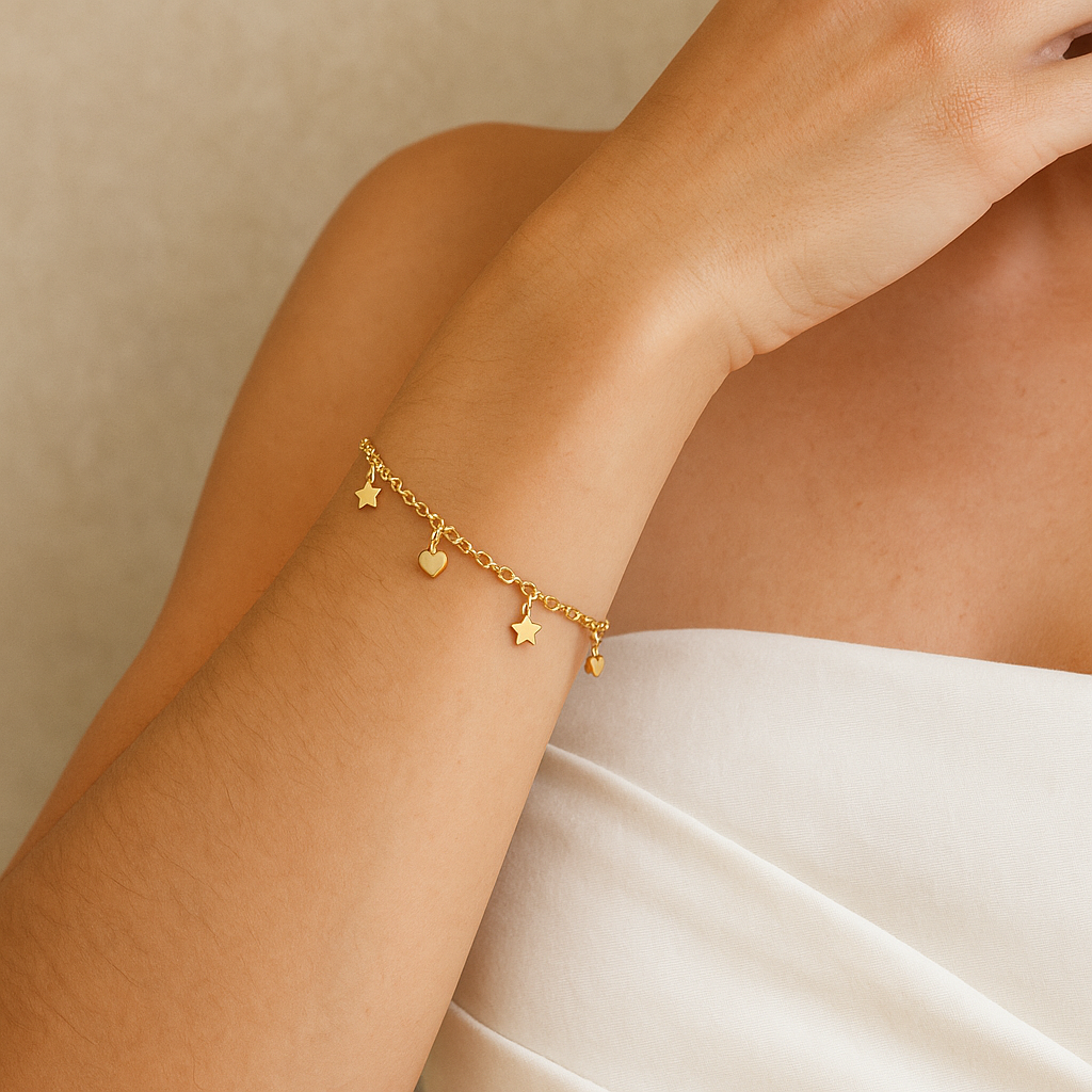 Pulseira Sky Dourada com Corações e Estrelas